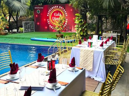 Đẳng cấp tiệc Outside Business Retreat tại gia c&ugrave;ng Ph&uacute; Qu&yacute; Restaurant & Event