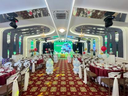Tiệc Trong Sảnh